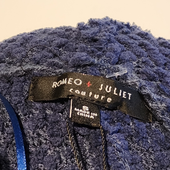 NWT Romeo and Juliet Couture, Dark Blue Ponch style Sweater, Size Small - Picture 6 of 6